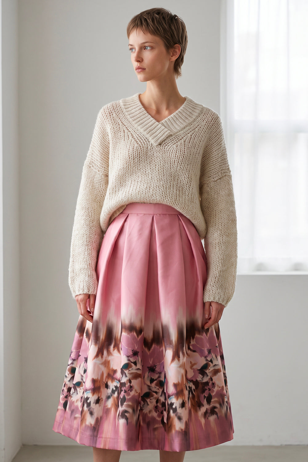 Gonna midi vita alta con pieghe profonde in mikado floreale rosa e marrone