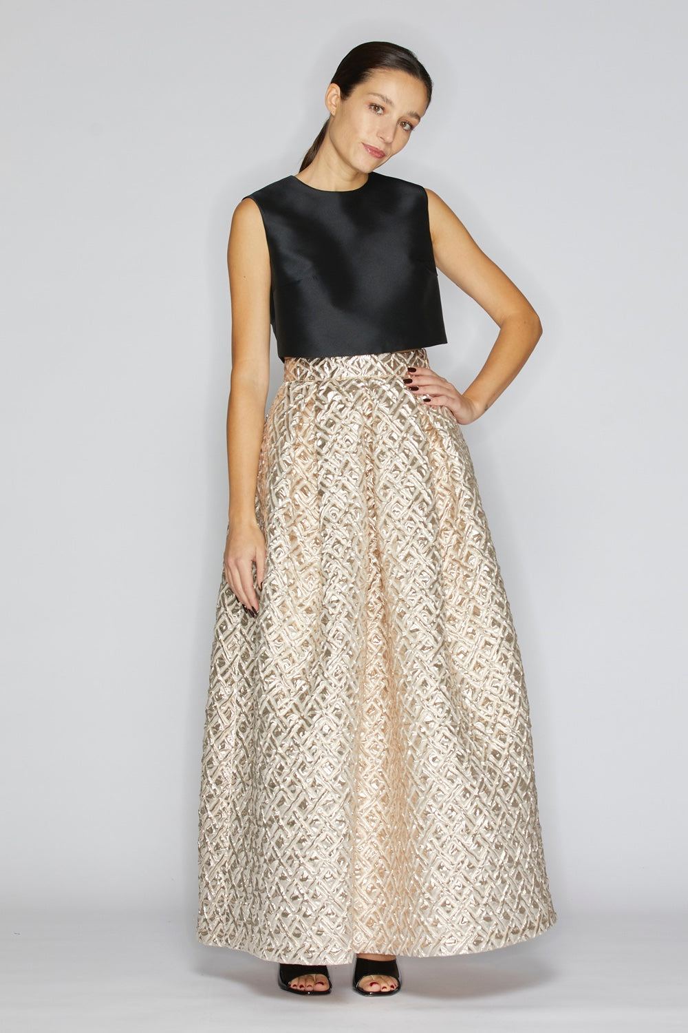 Model wearing Gonna Platinum Long midi skirt in platinum brocade lurex fabric with high waist and invisible zipper closure