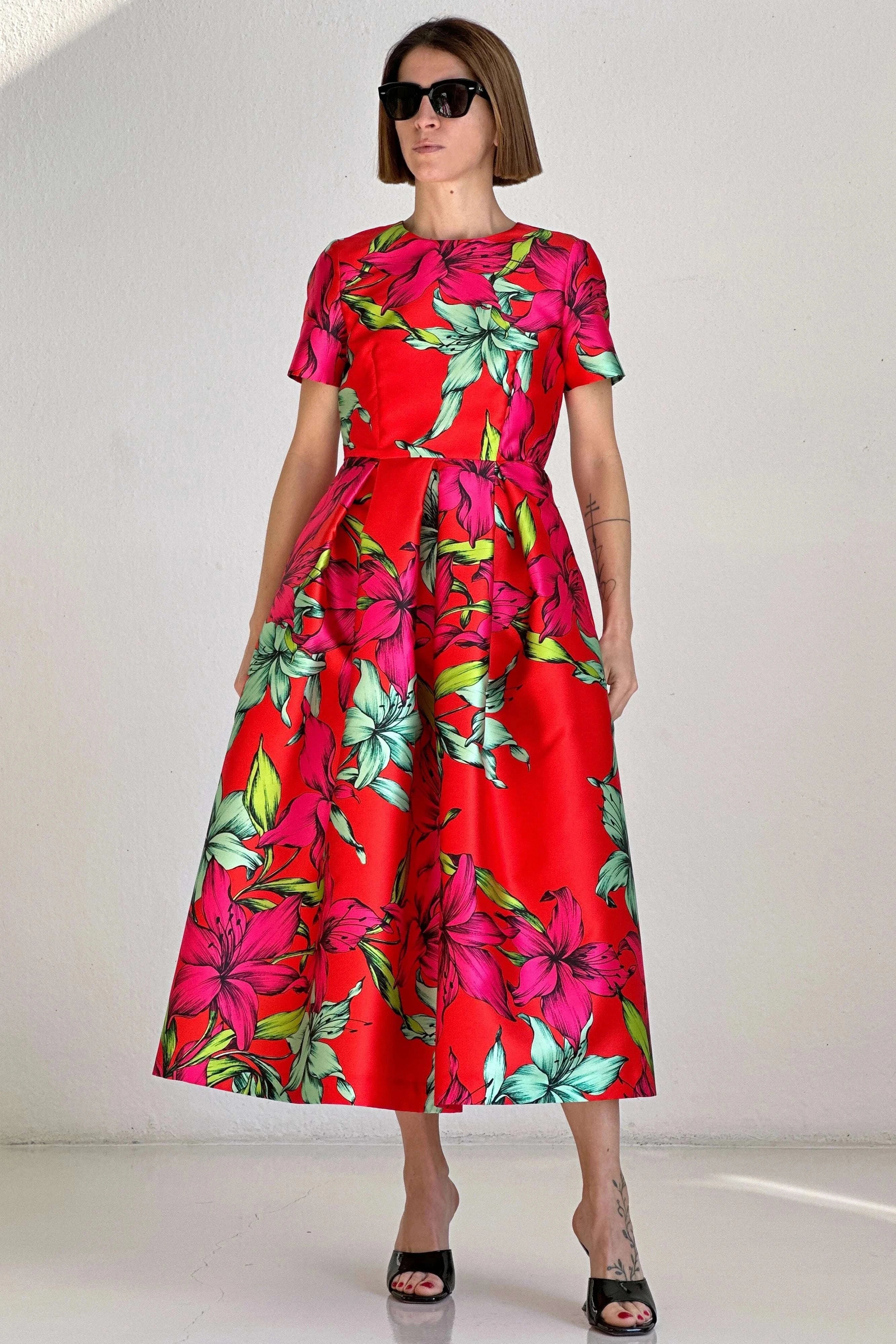 red flower dress Red Flower Dress: Elegant short-sleeved dress with pleated skirt – LUNATICAMILANO.COM