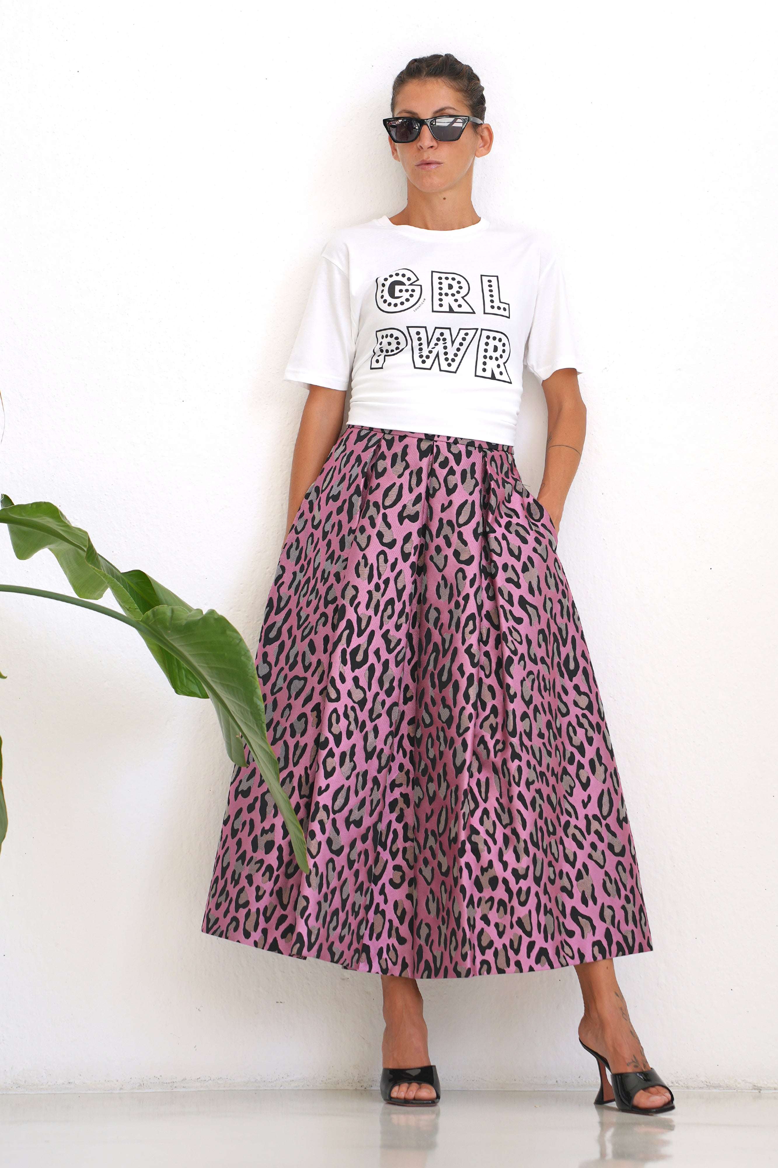 Gonna Animalier LX rosa a pieghe in tessuto jacquard con filo lurex, elegante e svasata, tasche, made in Italy.