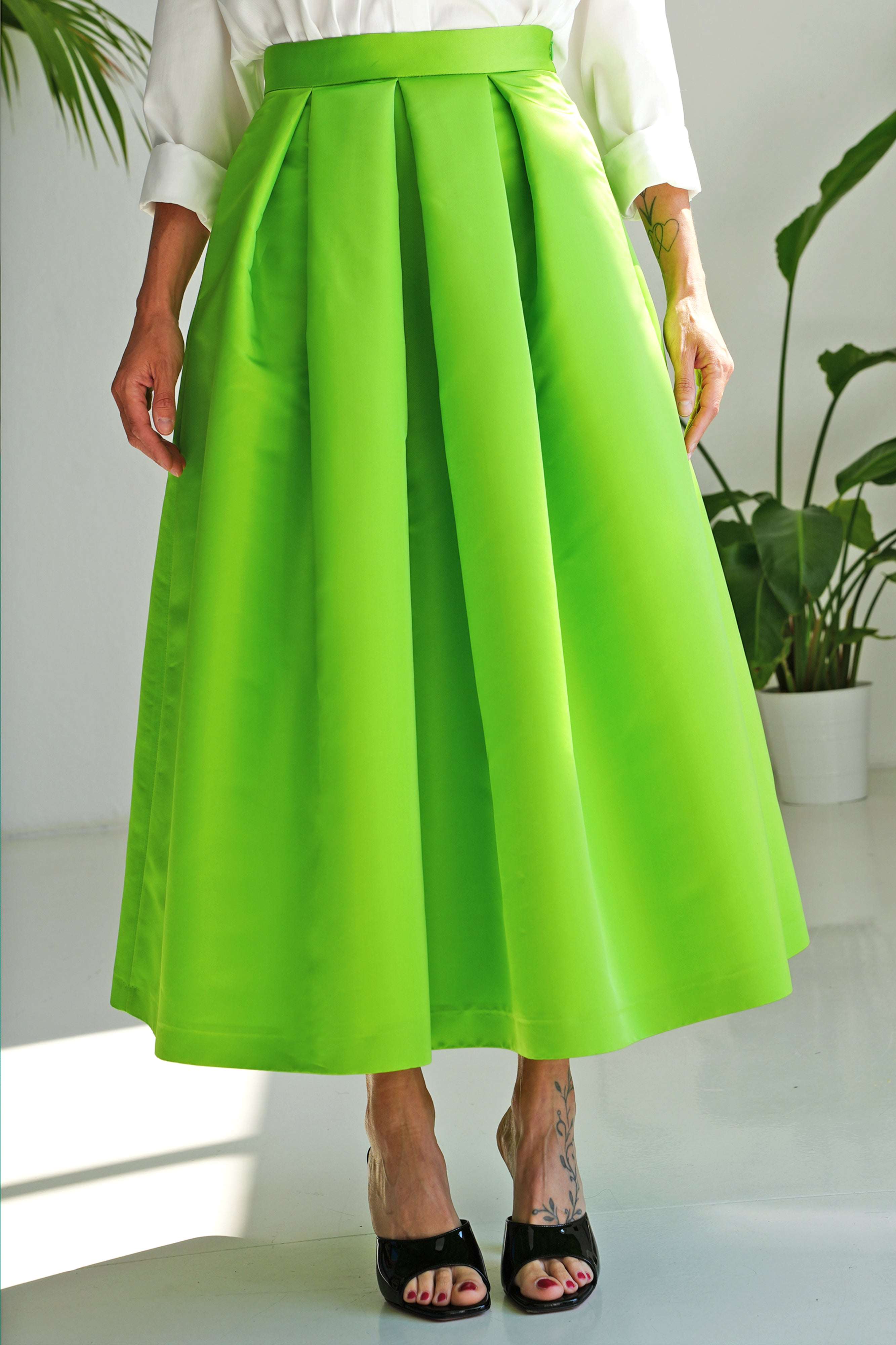 Green duchesse pleated midi skirt with invisible zipper and pockets