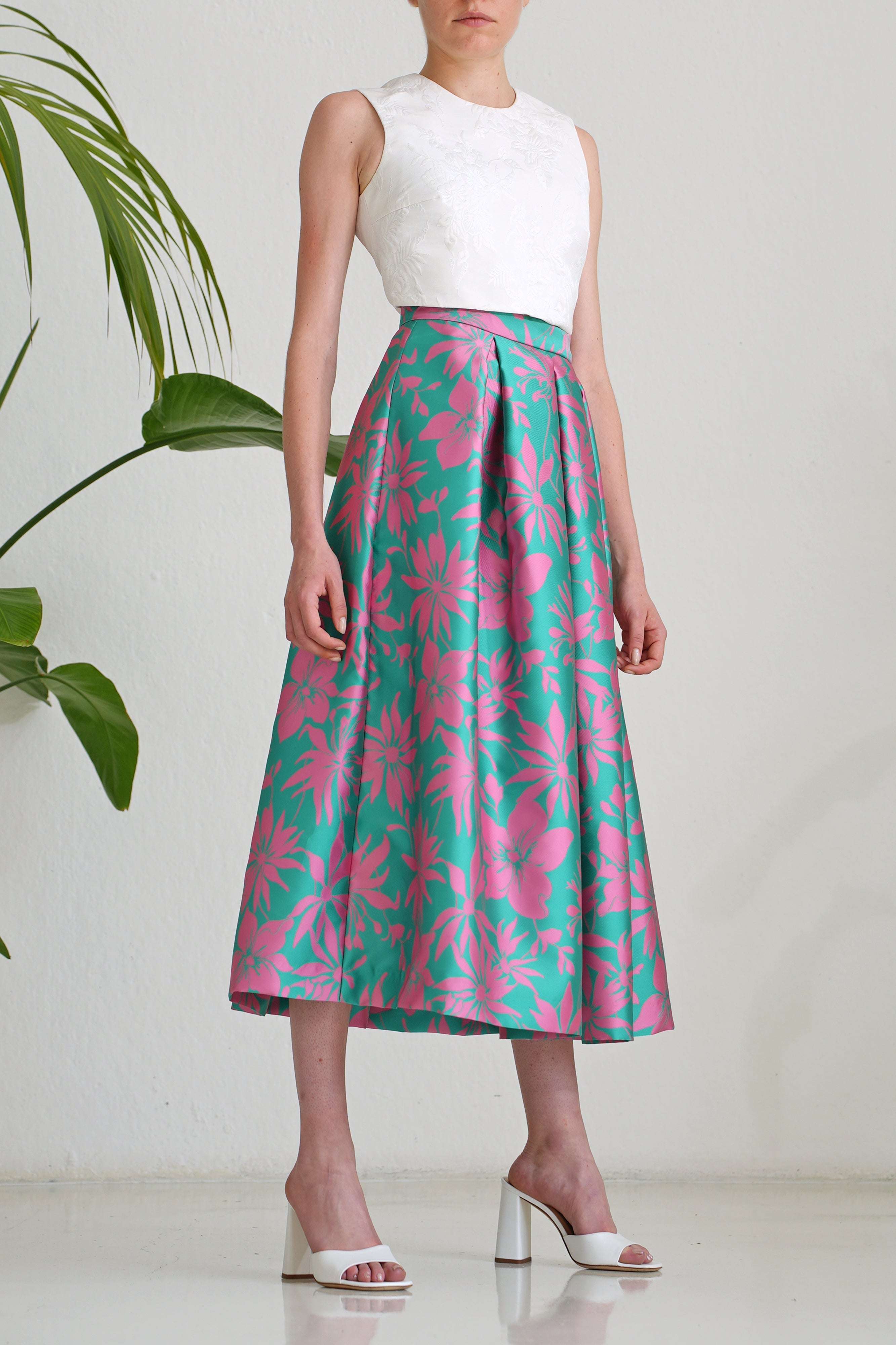 Green and pink floral jacquard midi skirt with high waist and invisible zipper
