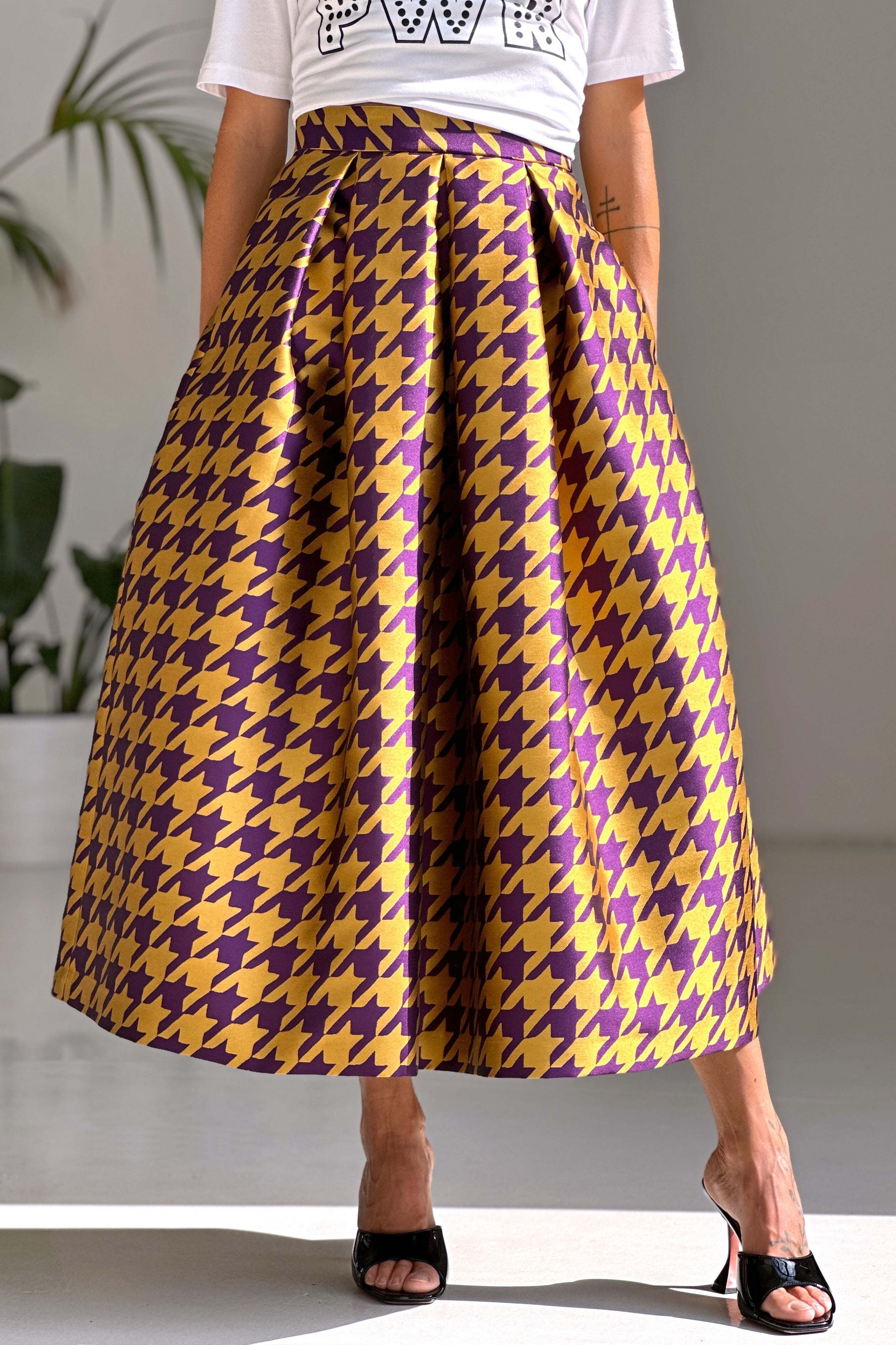 Gonna Pied de poule senape midi skirt with pleats and jacquard fabric in mustard and purple colors
