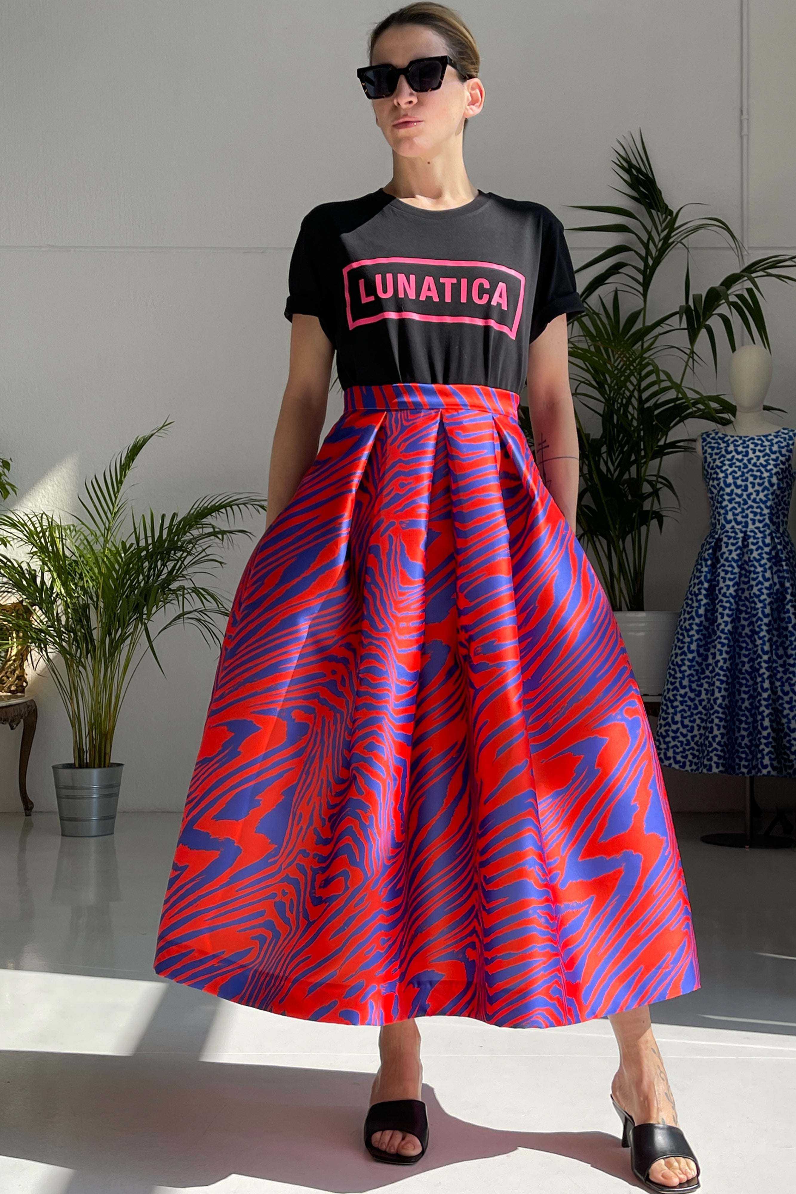 Women wearing a red and blue printed midi skirt with high waist and black t-shirt