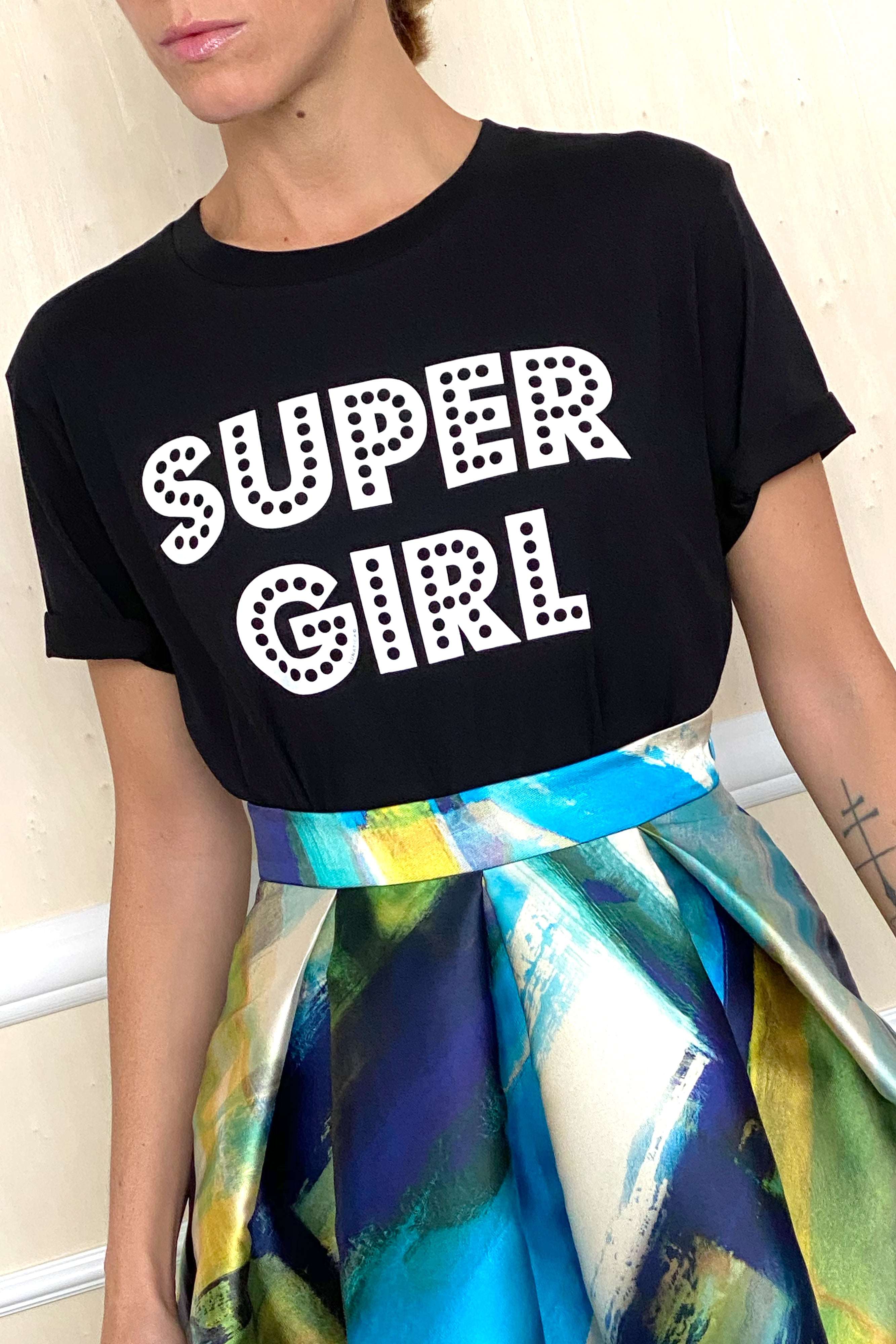T-shirt nera oversize in cotone biologico con stampa Super Girl unisex